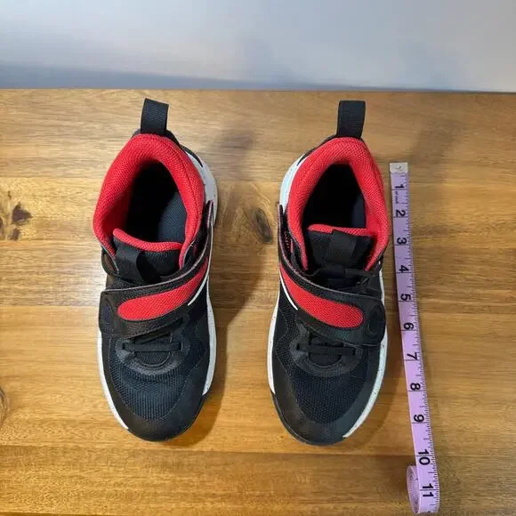 Nike Kids Team Hustle Basketball Sneakers - Picture 12 of 12